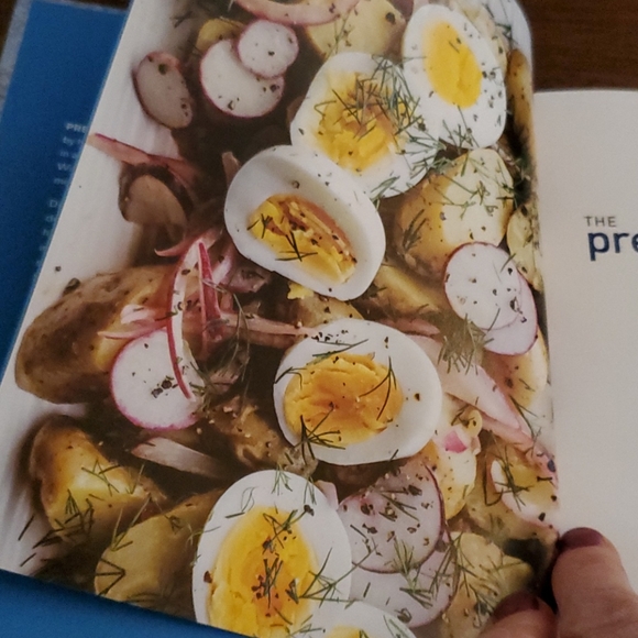 NEW THE PRESSURE COOKER COOKBOOK - Picture 7 of 8